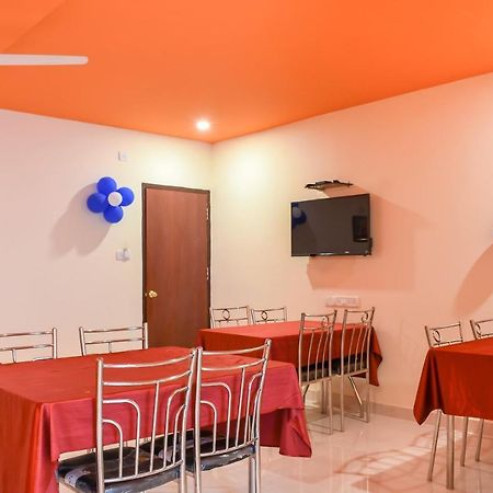 Capital O 67249 Hotel Planet Bhubaneswar Bagian luar foto