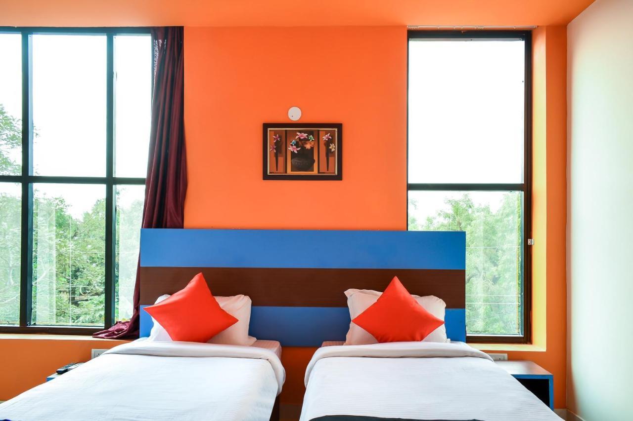 Capital O 67249 Hotel Planet Bhubaneswar Bagian luar foto