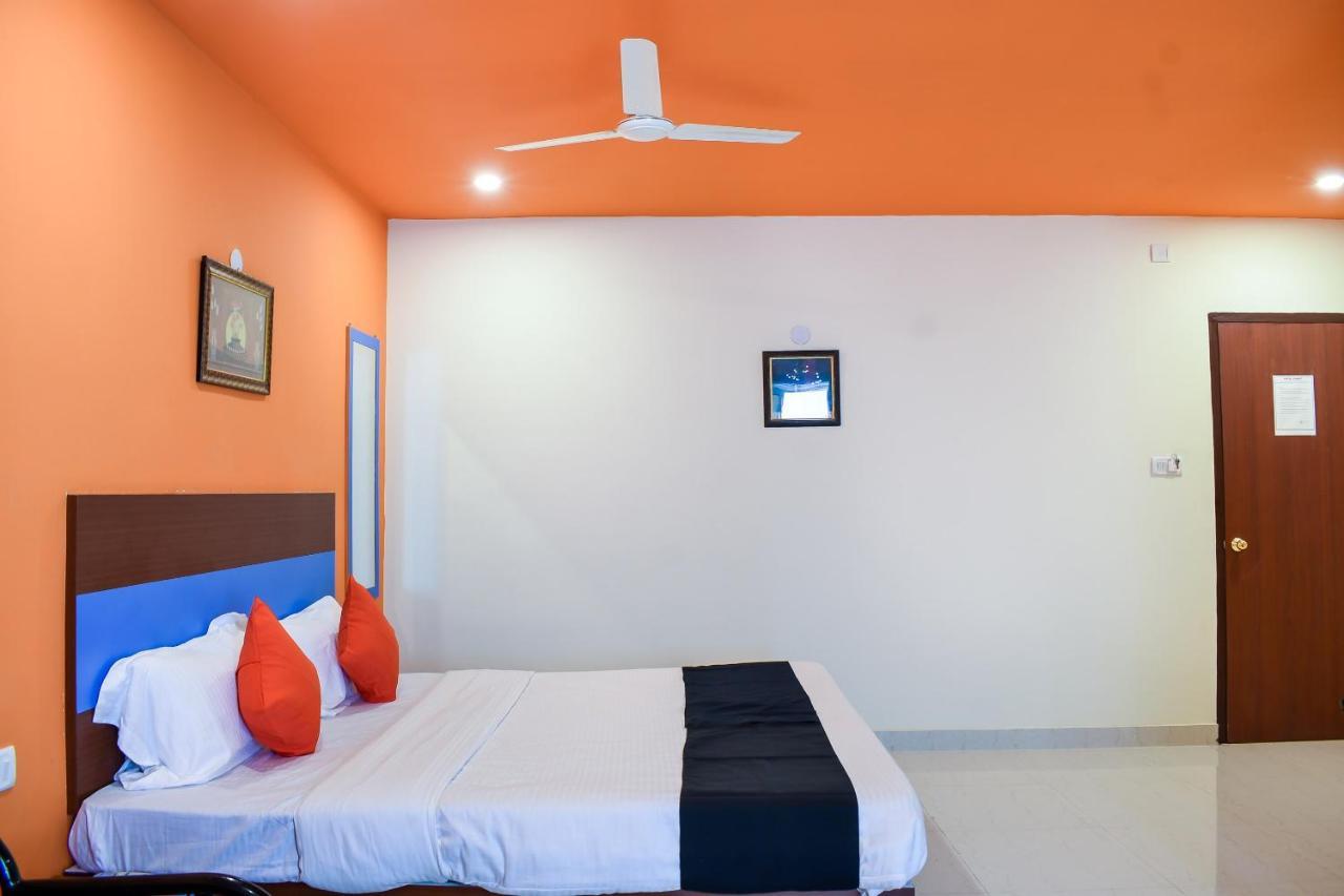 Capital O 67249 Hotel Planet Bhubaneswar Bagian luar foto