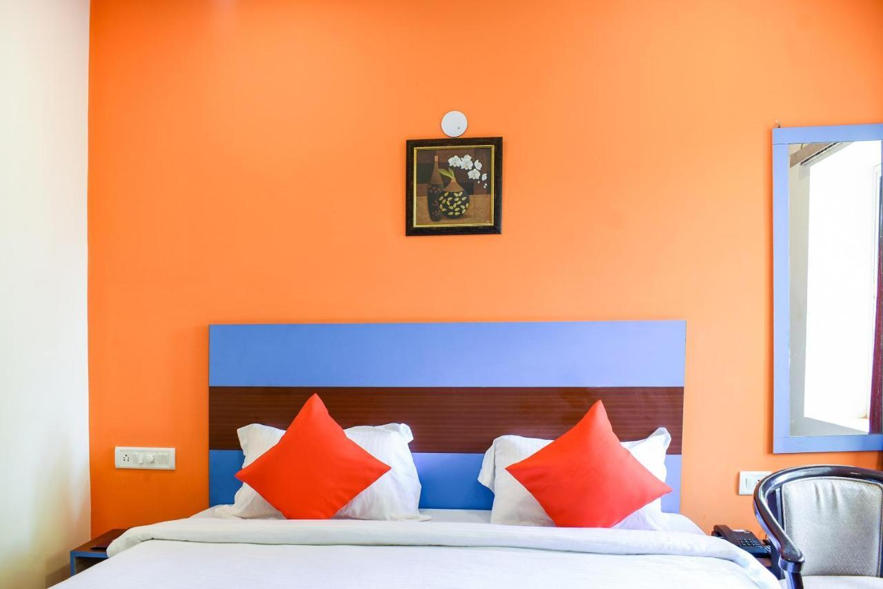 Capital O 67249 Hotel Planet Bhubaneswar Bagian luar foto